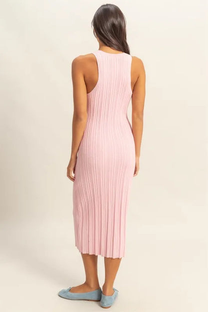 The round neck offers a classic and flattering neckline. The pink bodycon silhouette hugs your figure in all the right places.