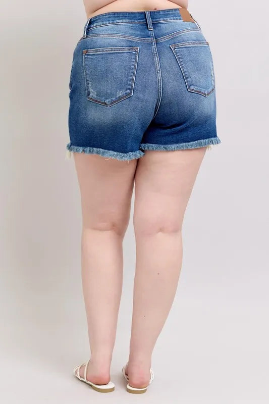 The 2-button dad shorts with distressed detailing offer a relaxed and on-trend style. These shorts feature a comfortable fit with a vintage, worn-in look. 