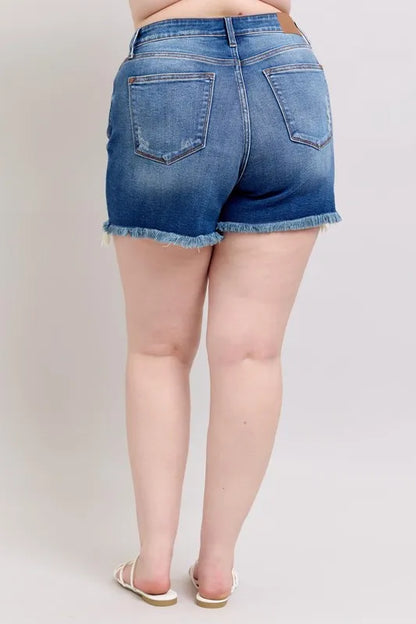 The 2-button dad shorts with distressed detailing offer a relaxed and on-trend style. These shorts feature a comfortable fit with a vintage, worn-in look. 