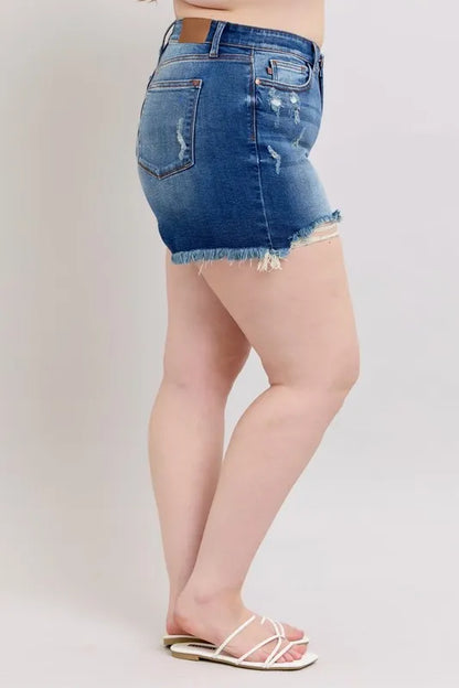 The 2-button dad shorts with distressed detailing offer a relaxed and on-trend style. These shorts feature a comfortable fit with a vintage, worn-in look. 