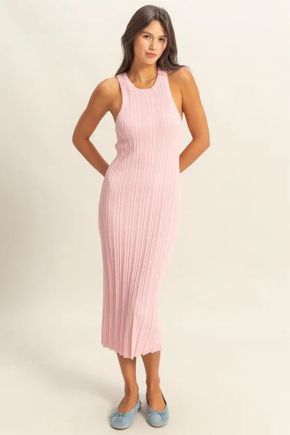 The round neck offers a classic and flattering neckline. The pink bodycon silhouette hugs your figure in all the right places.