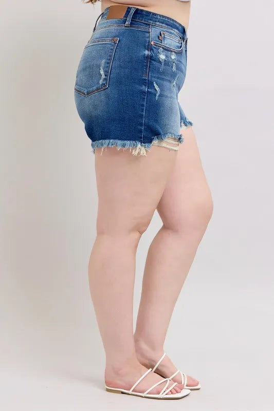 The 2-button dad shorts with distressed detailing offer a relaxed and on-trend style. These shorts feature a comfortable fit with a vintage, worn-in look. 