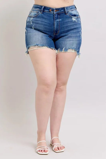 The 2-button dad shorts with distressed detailing offer a relaxed and on-trend style. These shorts feature a comfortable fit with a vintage, worn-in look. 