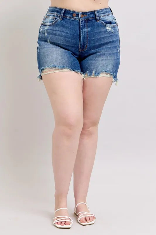 The 2-button dad shorts with distressed detailing offer a relaxed and on-trend style. These shorts feature a comfortable fit with a vintage, worn-in look. 